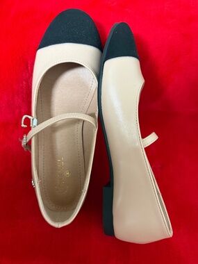 Woman flat shoes